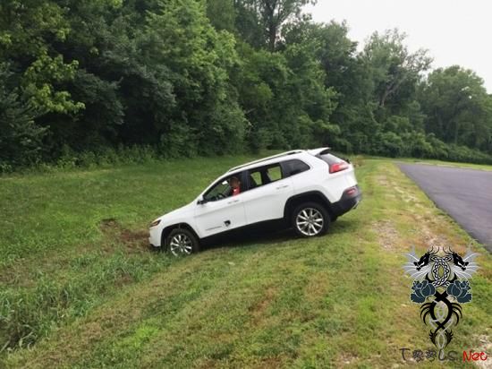 以防被黑客远程操控 美企紧急召回140万辆车