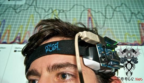 专家警告黑客或入侵人类大脑 监控神经元信号