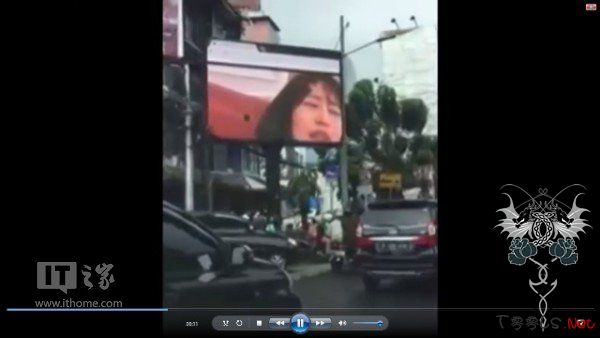 印尼雅加达电子广告牌被黑，播放5分钟小电影