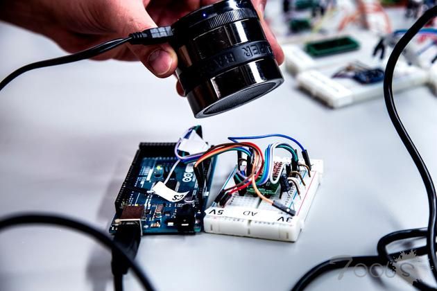 黑客能用声波入侵智能手机吗？美国科研人员做到了