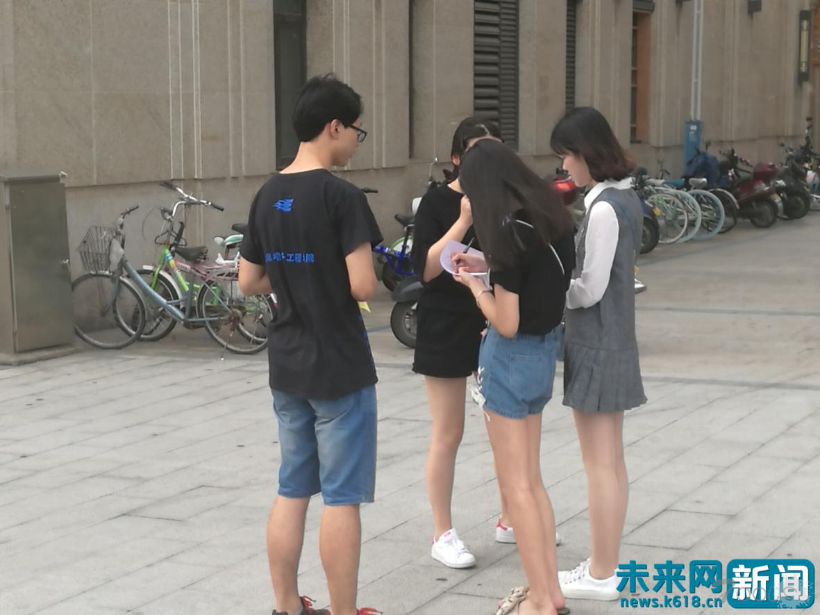 大学生参观中小企业信息安全库 防范"徐玉玉诈骗案"再发生