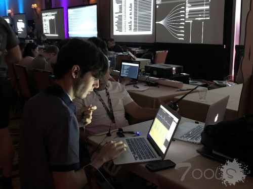 DEF CON上全球顶级黑客轮番轰炸 360安全路由器金身不破