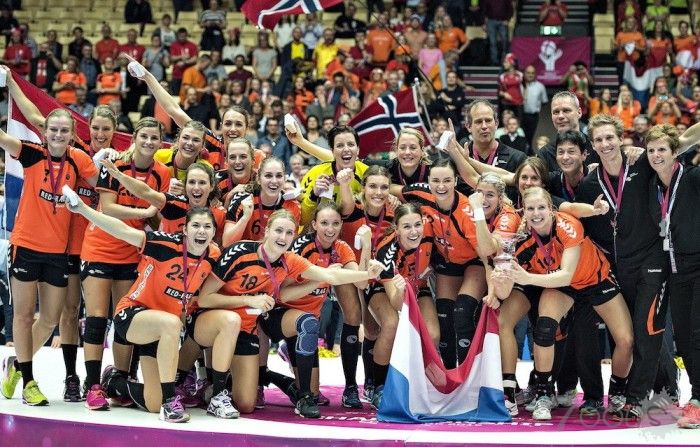 黑客黑掉监控摄像机并公布荷兰女子手球队裸体视频