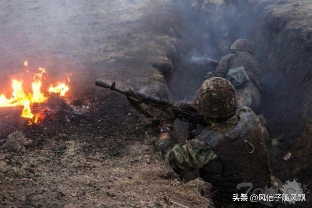 乌军图省事用安卓手机定位，不料被俄黑客破解，炮弹射入自家军营