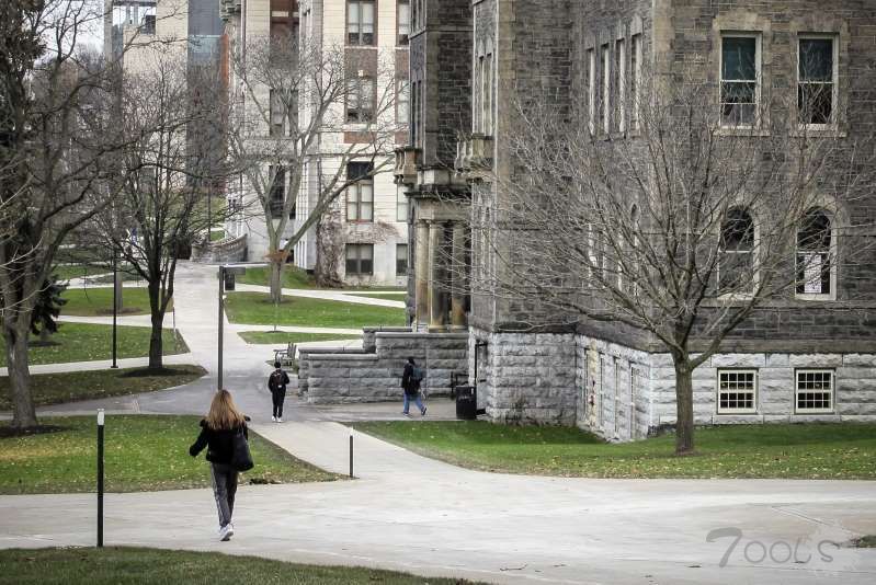 美国大学用手机监控数十万名学生的位置 督促学习