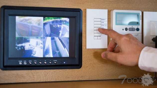 装了家庭摄像头反被黑客勒索？