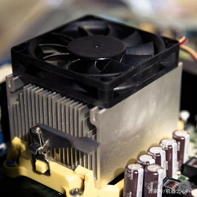 我的电脑不联网，很安全，黑客：你还有风扇呢