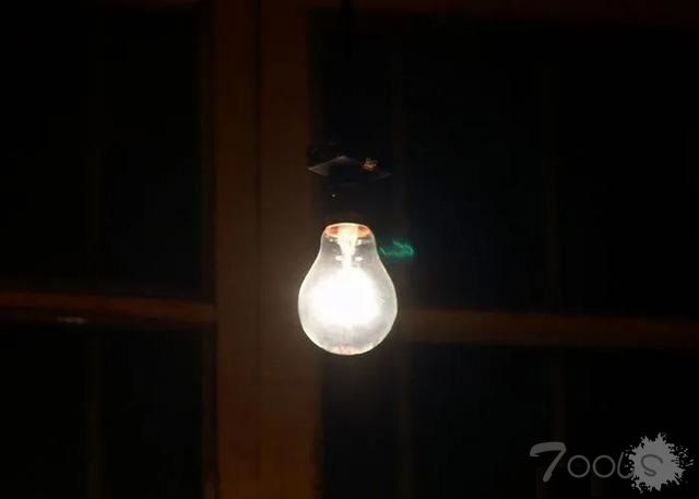 窃听黑科技！黑客可以通过灯泡振动在25米内实时监控你