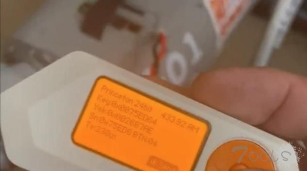 赛博战争：那个扛着冲锋枪的机器狗被黑客给破解了，直接远程关闭